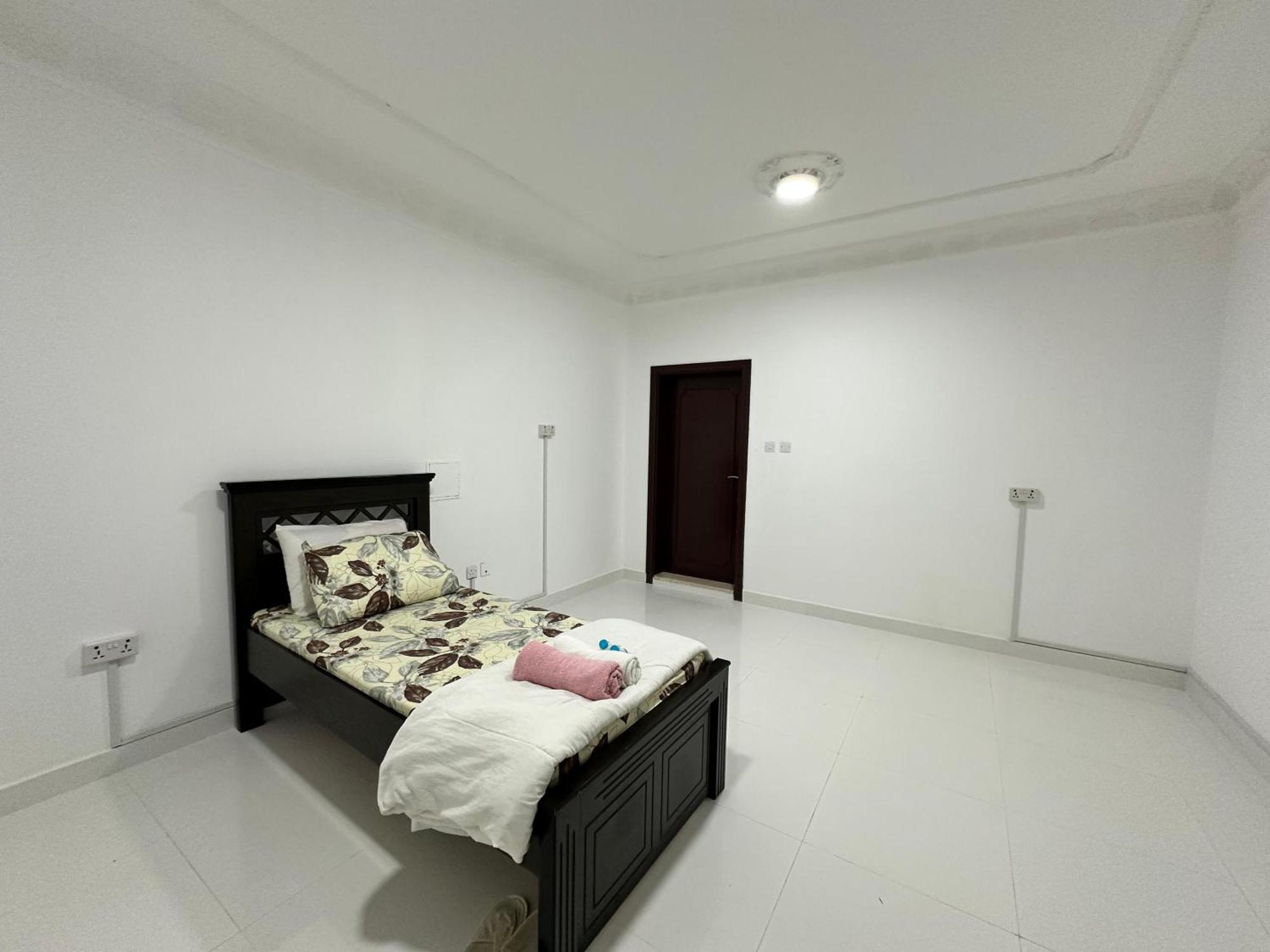 International Abu-Dhabi Hostel Villa Абу-Даби Экстерьер фото
